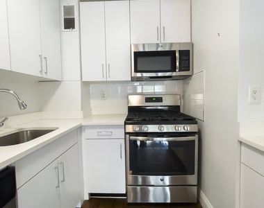E 82 St - Photo Thumbnail 2