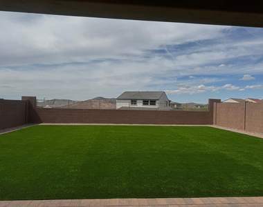 7053 W Oberlin Way - Photo Thumbnail 12