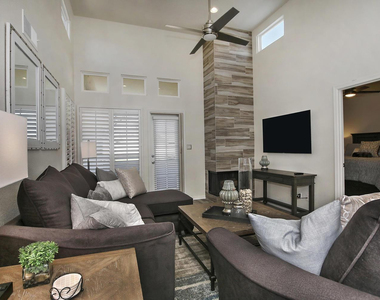 11333 N 92nd Street - Photo Thumbnail 3