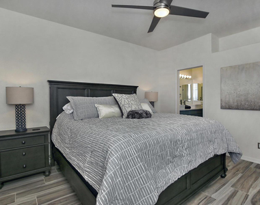 11333 N 92nd Street - Photo Thumbnail 14