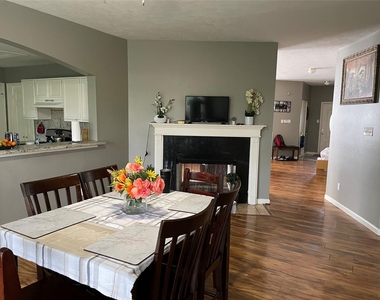 4918 Sterling Crossing - Photo Thumbnail 4