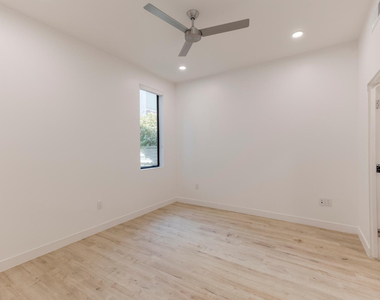 531 E Willetta Street - Photo Thumbnail 7