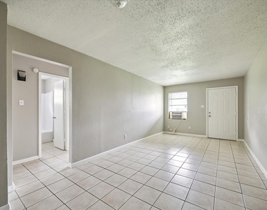 5107 Clover Street - Photo Thumbnail 1