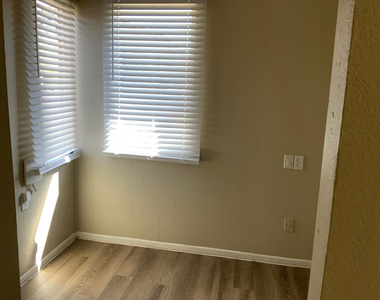 9444 N 4th Avenue - Photo Thumbnail 11