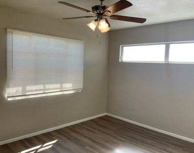 9444 N 4th Avenue - Photo Thumbnail 17