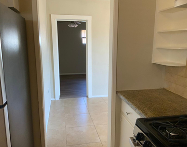 9444 N 4th Avenue - Photo Thumbnail 4