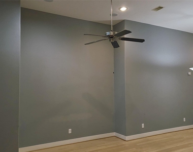 2301 Camden Drive - Photo Thumbnail 6