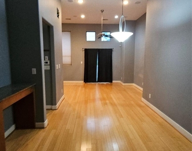 2301 Camden Drive - Photo Thumbnail 18