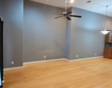 2301 Camden Drive - Photo Thumbnail 5