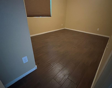 5434 S Forest Avenue - Photo Thumbnail 10