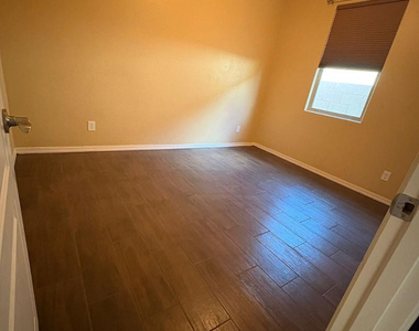 5434 S Forest Avenue - Photo Thumbnail 9