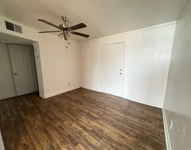 4301 S 7th Avenue - Photo Thumbnail 1