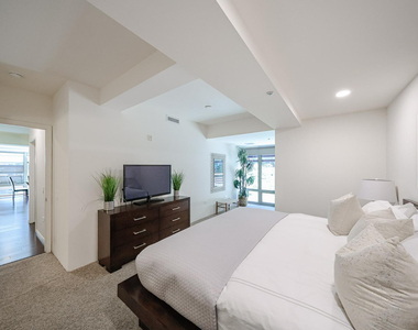 7121 E Rancho Vista Drive - Photo Thumbnail 12