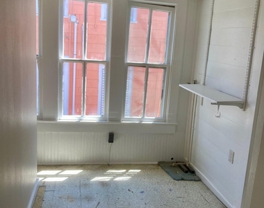 1928 24th St - Photo Thumbnail 3