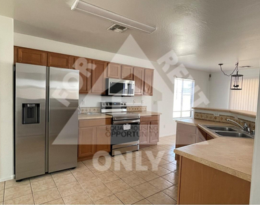 2602 S 112th Drive - Photo Thumbnail 2