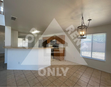 2602 S 112th Drive - Photo Thumbnail 5
