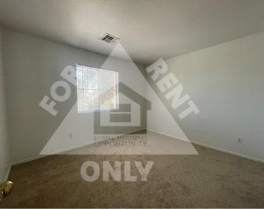 2602 S 112th Drive - Photo Thumbnail 10
