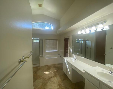 4240 S Kerby - Photo Thumbnail 13
