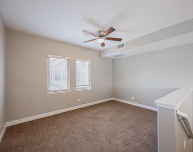 563 W 6th Street - Photo Thumbnail 12