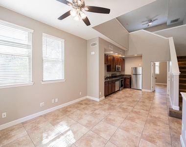 563 W 6th Street - Photo Thumbnail 4