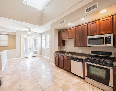 563 W 6th Street - Photo Thumbnail 7