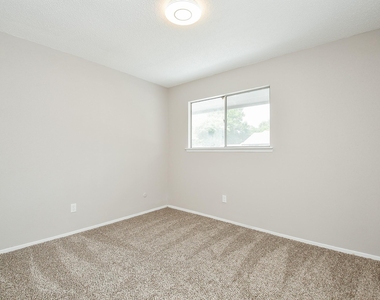 5809 Village Forest Court - Photo Thumbnail 19