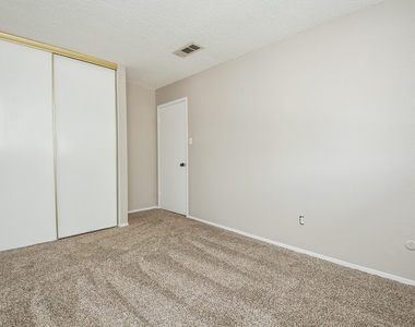 5809 Village Forest Court - Photo Thumbnail 17