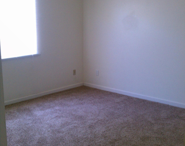 4701 N 26th Lane - Photo Thumbnail 3