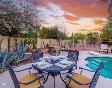 5620 N Casa Blanca Drive - Photo Thumbnail 3