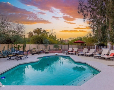 5620 N Casa Blanca Drive - Photo Thumbnail 2