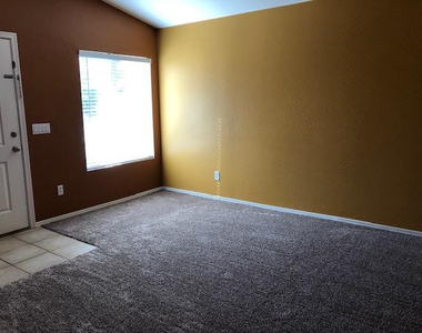 11714 W Poinsettia Drive - Photo Thumbnail 2