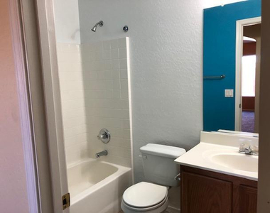 11714 W Poinsettia Drive - Photo Thumbnail 10
