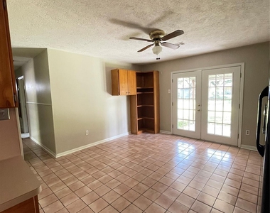 1212 Avenue M - Photo Thumbnail 7