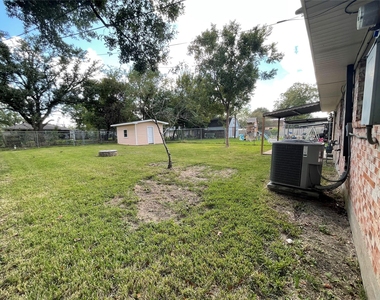 1212 Avenue M - Photo Thumbnail 21