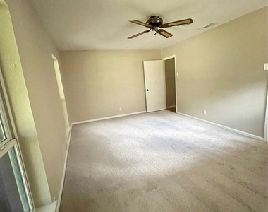1212 Avenue M - Photo Thumbnail 3