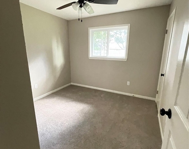 1212 Avenue M - Photo Thumbnail 13