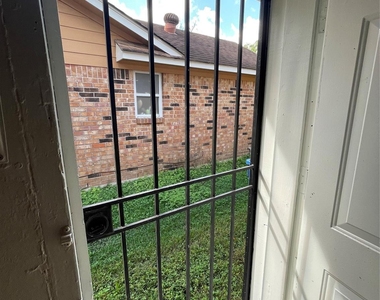 1212 Avenue M - Photo Thumbnail 19
