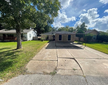 1212 Avenue M - Photo Thumbnail 2