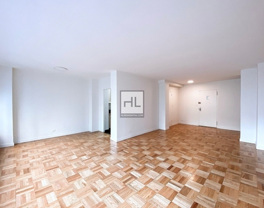 East 55th Street - Photo Thumbnail 1