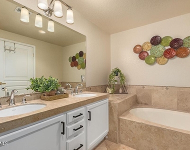15221 N Clubgate Drive - Photo Thumbnail 18