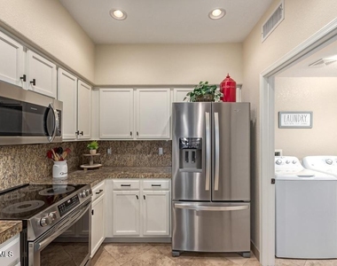 15221 N Clubgate Drive - Photo Thumbnail 8