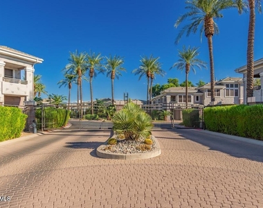 15221 N Clubgate Drive - Photo Thumbnail 1