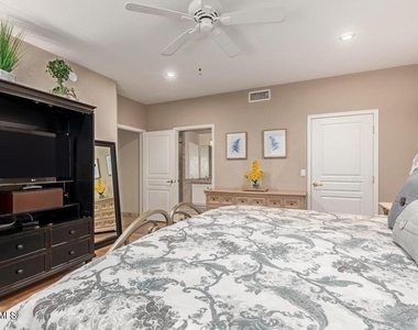 15221 N Clubgate Drive - Photo Thumbnail 16