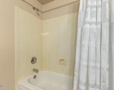 15221 N Clubgate Drive - Photo Thumbnail 24