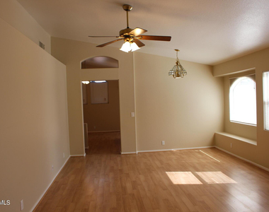807 W Kesler Lane - Photo Thumbnail 2