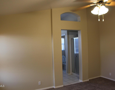 807 W Kesler Lane - Photo Thumbnail 8