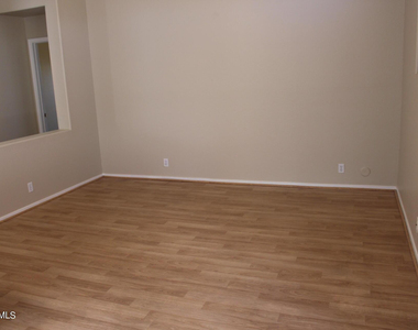 807 W Kesler Lane - Photo Thumbnail 6