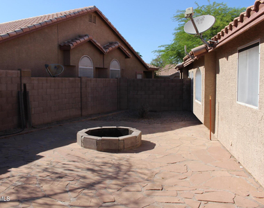 807 W Kesler Lane - Photo Thumbnail 10