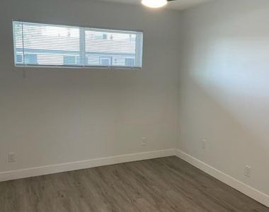 830 E Turney Avenue - Photo Thumbnail 10