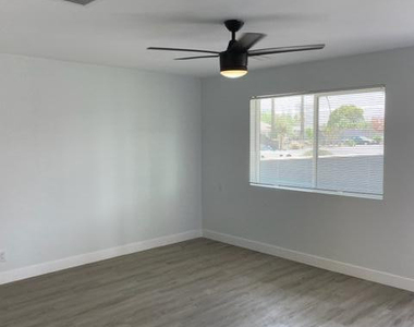 830 E Turney Avenue - Photo Thumbnail 9